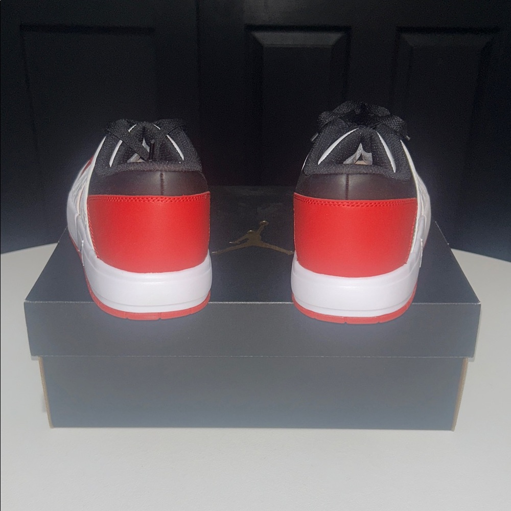 Jordan Nu Retro 1 Low “Varsity Red White Black” Youth Size 7Y - Picture 5 of 12
